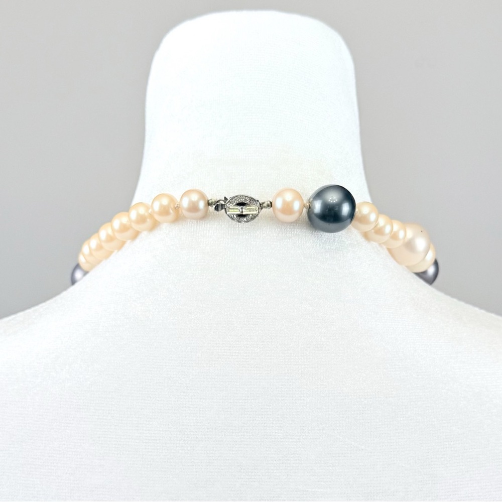 Vintage 1960s Kenneth Jay Lane Faux Tahitian and Cream Pearl Rhinestone Necklace - Picture 5 of 12